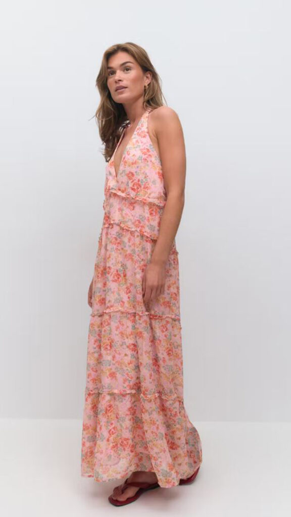 rosa blomstrete halterneck kjole gina tricot til bryllup